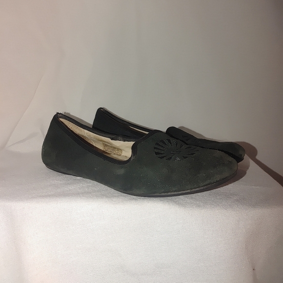 UGG Australia Alloway Black Slip On Flats Size 7 Slipper Monogram Toe Detail - Picture 1 of 11